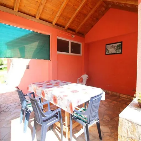 Appartement In Dinji Ka On The Beachfront Dinjiška