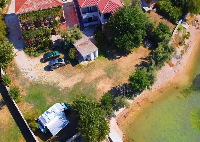 In Dinji Ka On The Beachfront Апартаменты Dinjiska