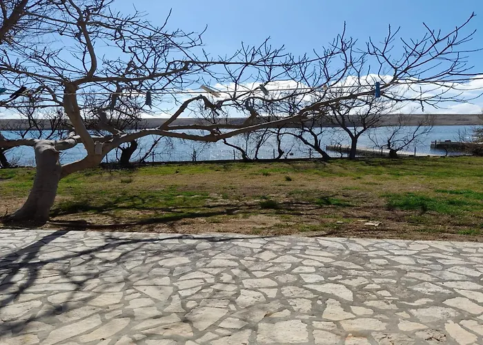 In Dinji Ka On The Beachfront Апартаменты Dinjiska